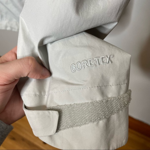 Women's Patagonia Goretex Piolet jacket - Picture 7 of 14